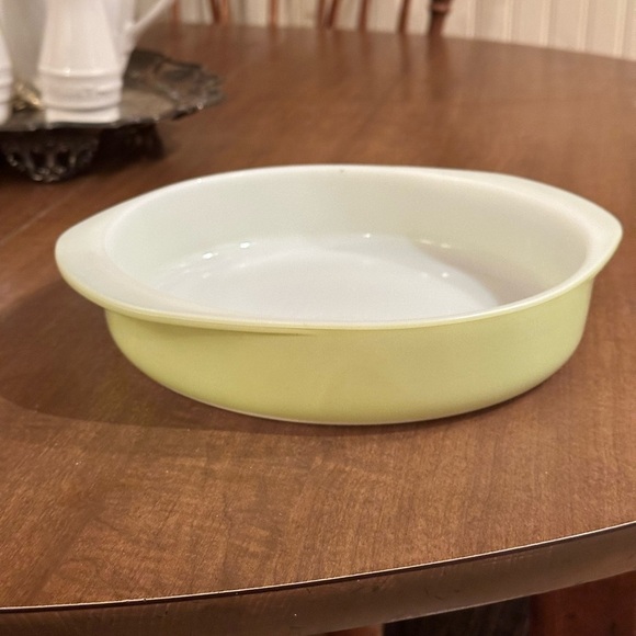 Vintage Pyrex 221 Round 8” Lime Green Cake Pie Casserole Pan Baking Dish - Picture 7 of 8